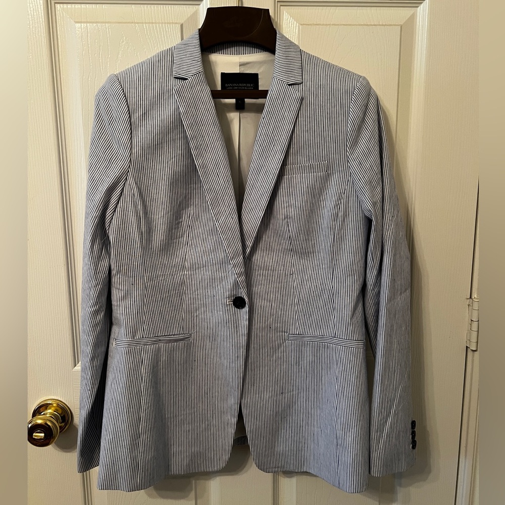 Banana Republic Women’s Seersucker White/Blue Suit